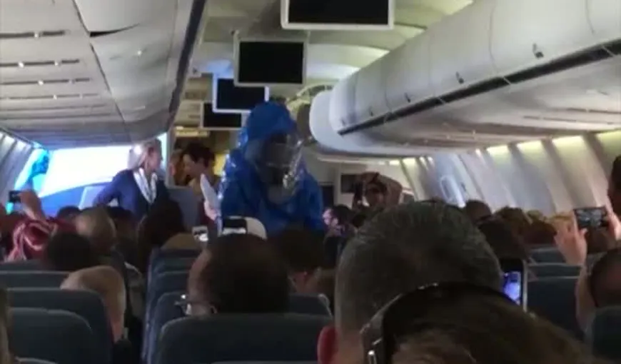 PANICĂ ÎN AVION: Un pasager a mărturisit că are Ebola VIDEO