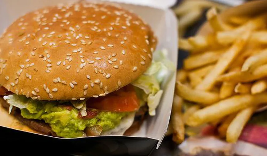 Nimeni nu ţi-a spus asta: De ce nu se strică burgerii de la McDonald’s VIDEO