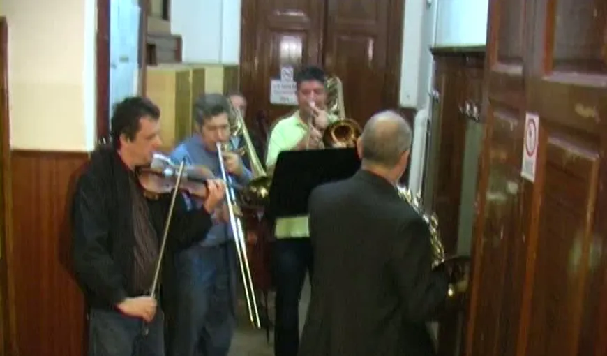 Haos la Filarmonica din Arad VIDEO