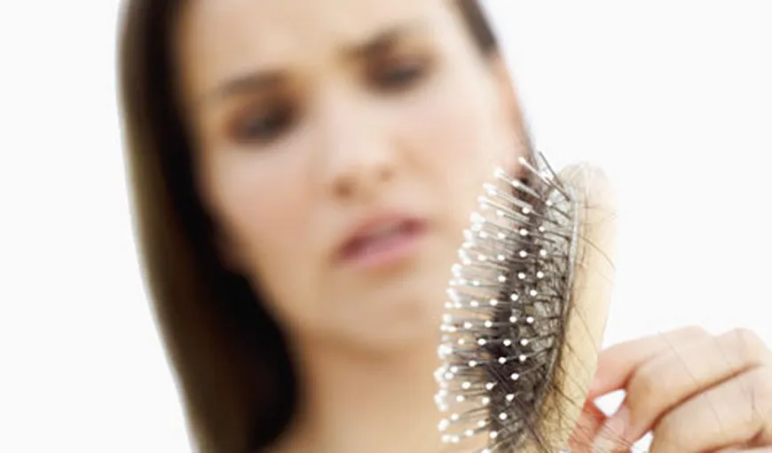 Mătreaţa şi căderea părului pot ascunde mai multe boli