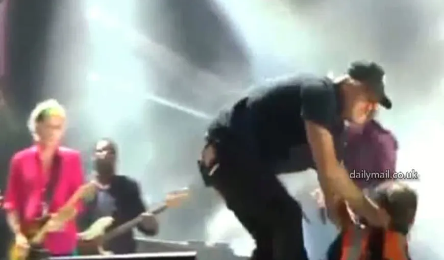 Incident la un concert The Rolling Stones: Un bărbat a dat buzna pe scenă VIDEO