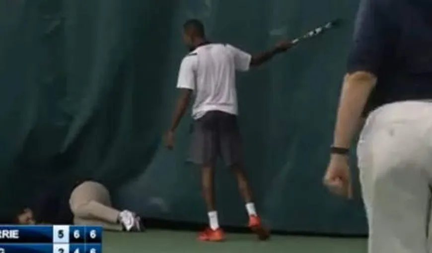 Cea mai NEBUNĂ reacţie a unui tenisman. A luat la bătaie un arbitru, cu racheta VIDEO