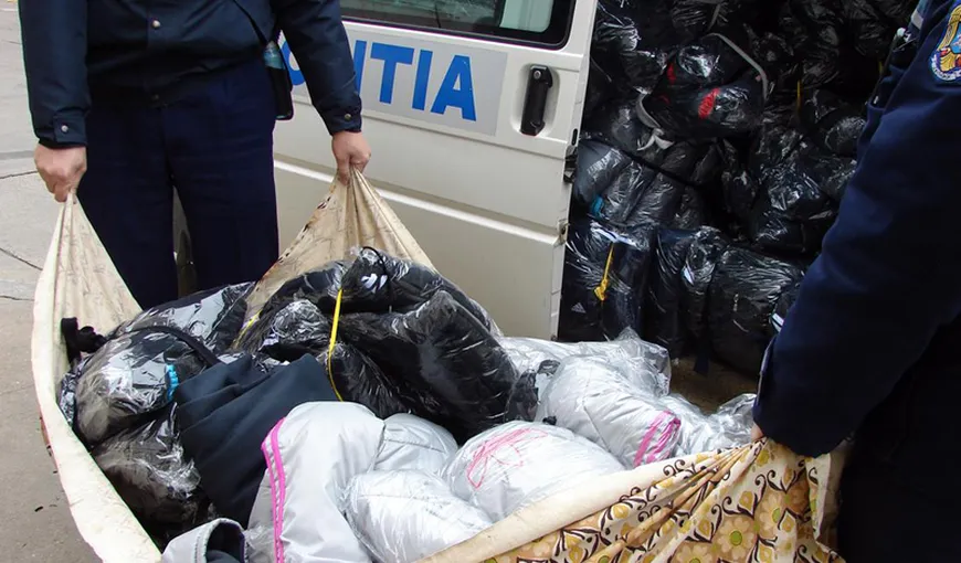 Îmbrăcăminte şi încălţăminte contrafăcute de 1 milion de lei, confiscate de poliţişti