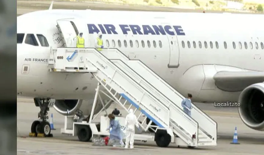 Panică pe AEROPORT: Un avion a fost IZOLAT din cauza unui pasager cu simptome de EBOLA – VIDEO