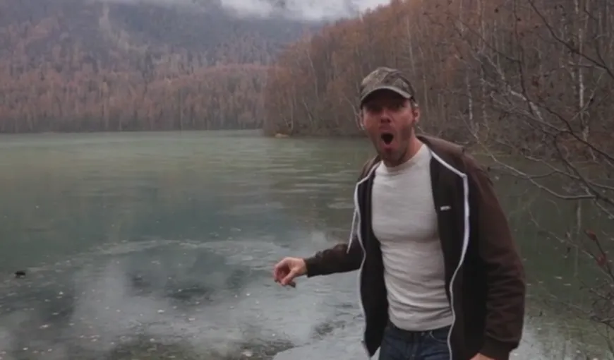 Ce se întâmplă după ce acest bărbat aruncă o piatră în apa. Nici lui nu i-a venit să creadă. VIDEO