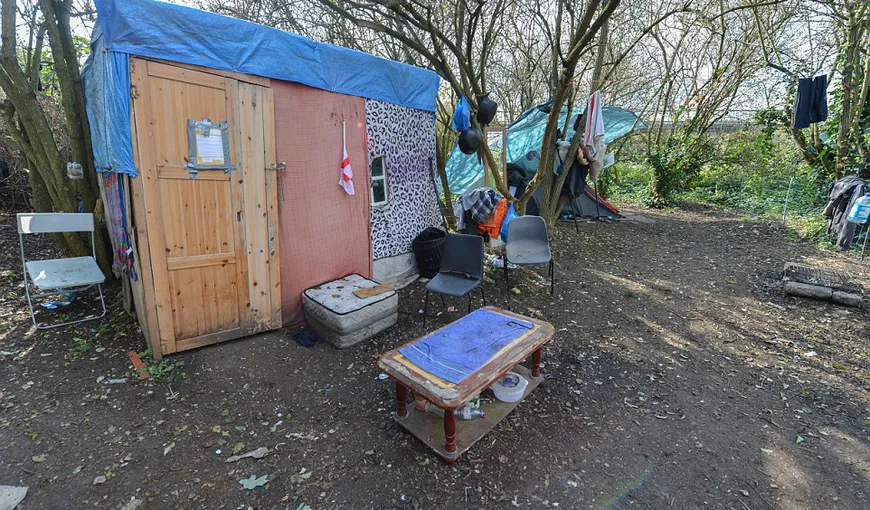 Ţiganii români îngrozesc Londra: Zeci de romi şi-au construit o tabără ilegală în nordul metropolei VIDEO