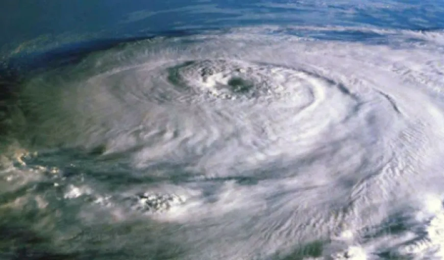 Uraganul Gonzalo se îndreaptă spre România, după ce a provocat moartea unei persoane în Marea Britanie