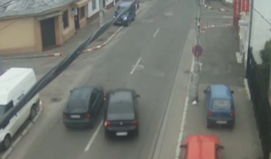 Un şofer grăbit, la un pas să provoace o TRAGEDIE în Buzău VIDEO