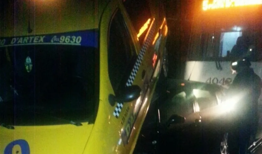 Accident grav în Capitală: Un tramvai a lovit în plin un autoturism