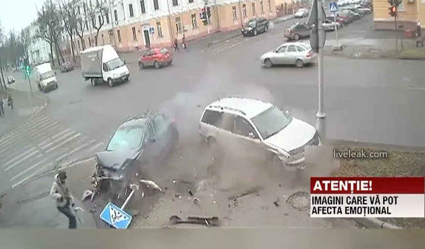 Un pieton scapă ca prin minune dintr-un accident rutier, în Rusia VIDEO