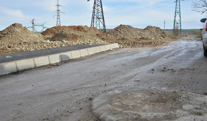 Caz INCREDIBIL în Craiova. Muncitorii au început lucrările la CANALIZARE pe o stradă NELOCUITĂ