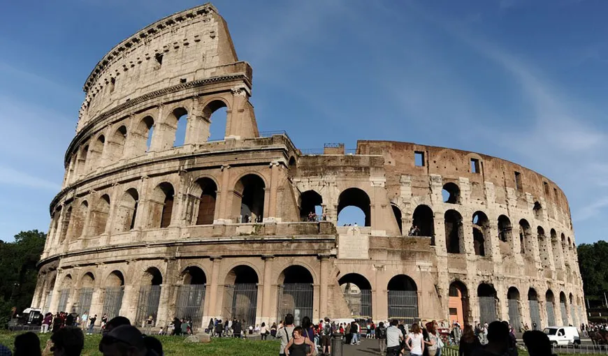Turist amendat cu 20.000 de euro pentru vandalizarea Colosseumului