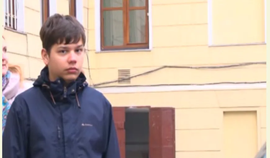 Un elev din Cluj merge cu LIMUZINA la şcoală după ce a câştigat un CONCURS DE CITIT VIDEO