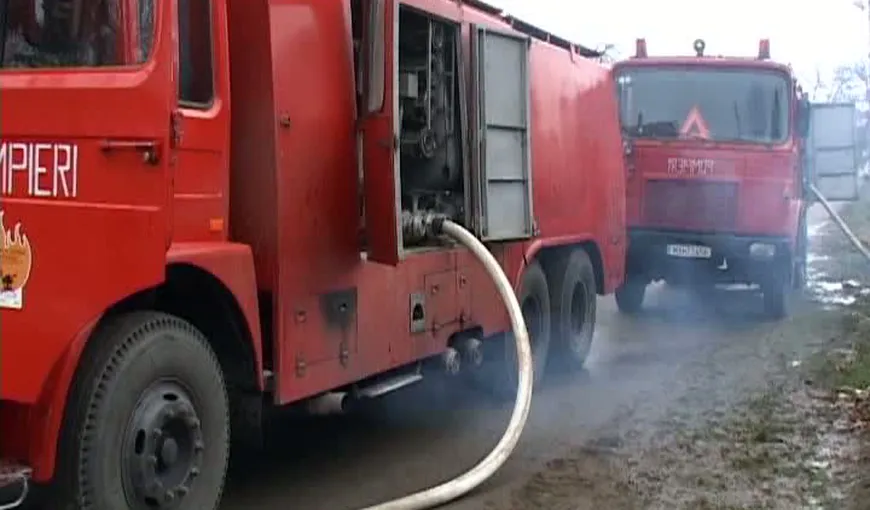 Ironia sorţii: Pompierii au venit cu apă îngheţată ca să stingă un incendiu VIDEO