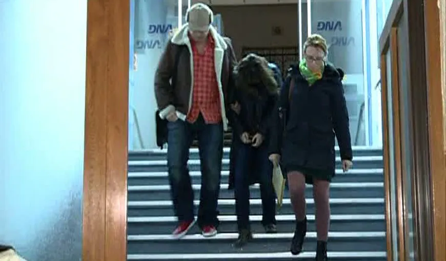 O NOUĂ REŢINERE în dosarul Bica. Oana Vasilescu a ieşit în cătuşe de la DNA VIDEO