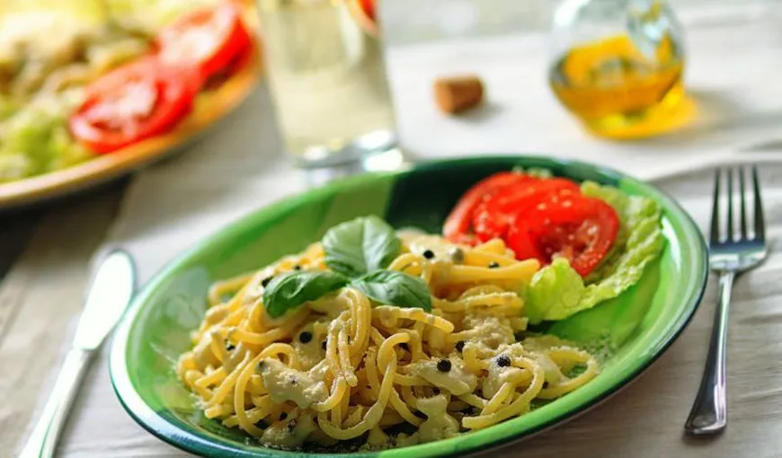 REŢETA ZILEI: Spaghete cu sos de brânză şi piper