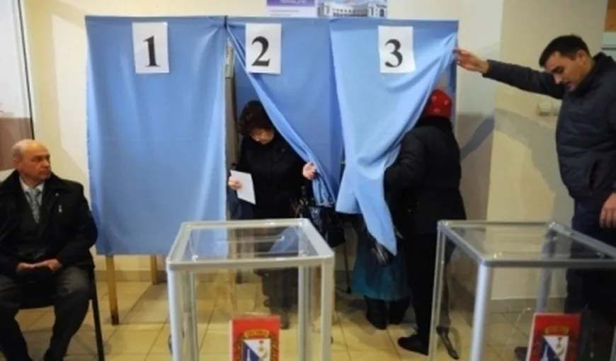 REZULTATE ALEGERI TURUL II. Peste 18 milioane de alegători, aşteptaţi la urne pentru a-şi alege preşedintele
