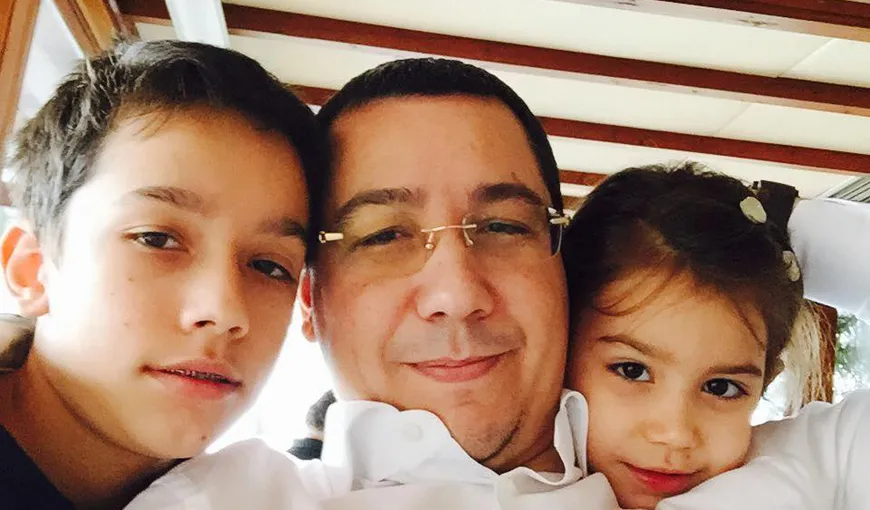Victor Ponta, fotografie emoţionantă cu copiii