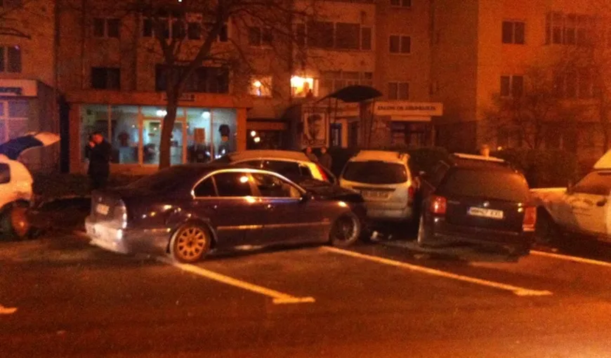 Accident grav: Un BMW a spulberat cinci maşini parcate regulamentar. VIDEO