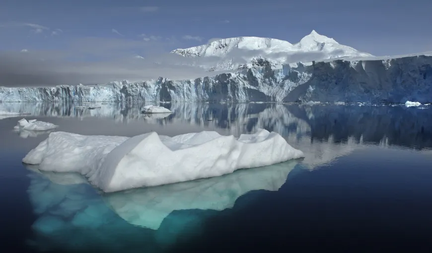 Antarctica pierde gheaţă cât greutatea Everestului la fiecare doi ani