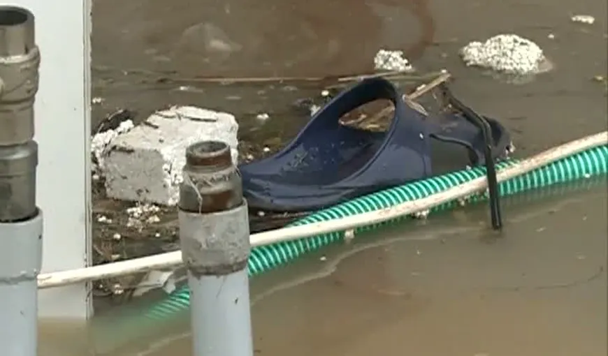 Situaţie disperată la marginea CAPITALEI: Oraşul Pantelimon se află sub ape VIDEO