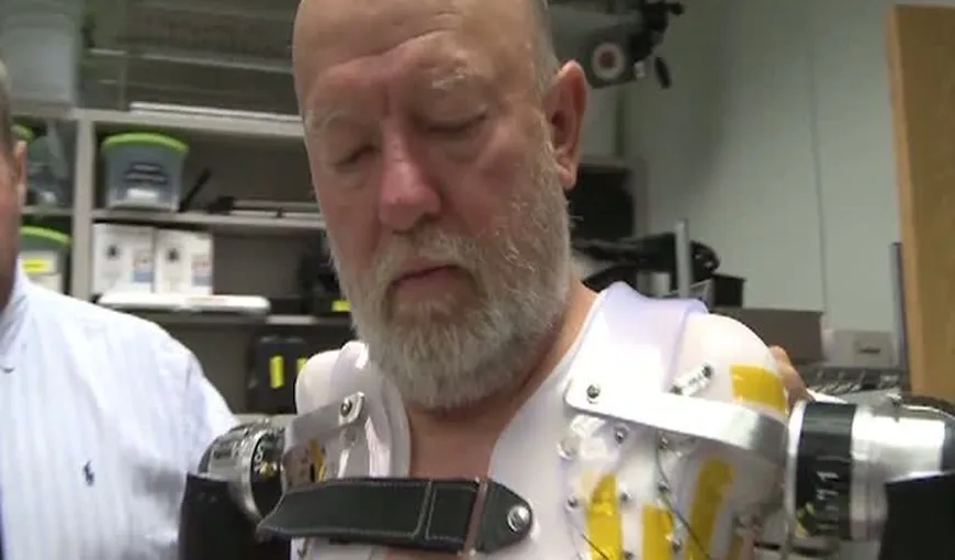Premiera medicală: Braţe robotice controlate prin puterea gândului VIDEO