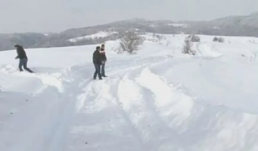Bărbat găsit îngheţat pe câmp. Cadrele medicale i-au tăiat cizmele pentru a-l descălţa