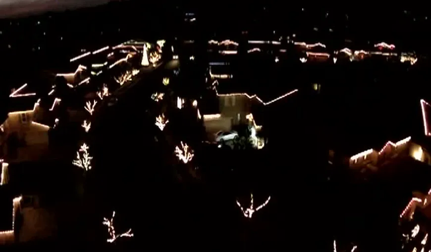 SUA: Un cartier întreg a fost decorat cu luminiţe de Crăciun sincronizate pe ritmurile unei melodii VIDEO