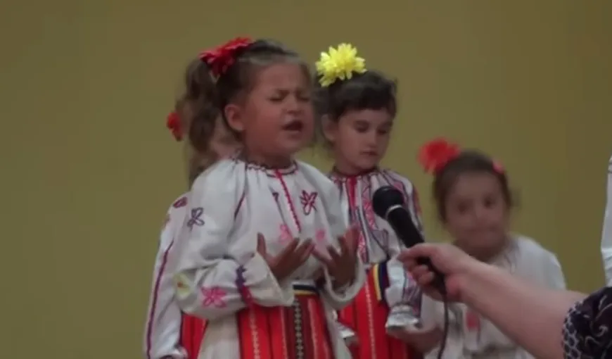 Cea mai SCUMPĂ fetiţă a emoţionat internauţii. Cum recită micuţa poezia „Ce-ţi doresc eu ţie, dulce Românie”