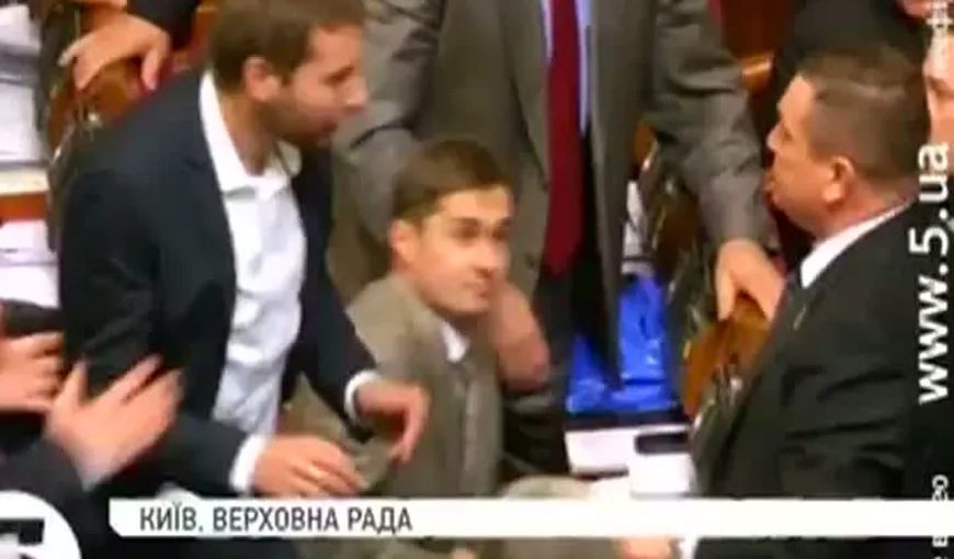 Ucraina: Prima dispută violentă în noul parlament de la Kiev VIDEO