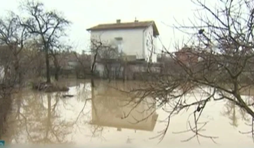 Stare de urgenţă în mai multe regiuni din Bulgaria: Ploile abundente au provocat inundaţii devastatoare