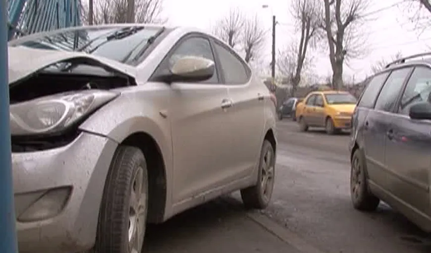 O şoferiţă din Constanţa a intrat cu maşina în gardul Jandarmeriei din oraş
