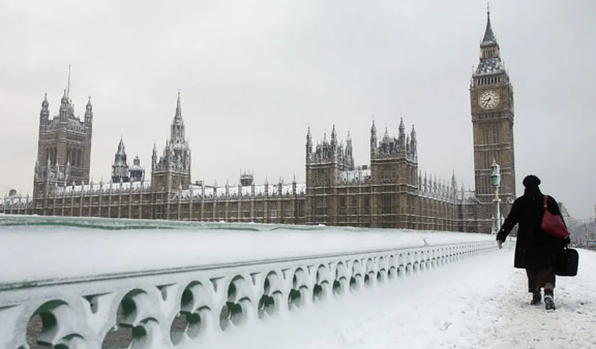 Transporturile din Marea Britanie, GRAV AFECTATE de zăpadă: Un zbor de la Bucureşti a fost DEVIAT