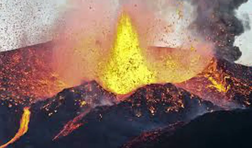 Erupţia vulcanului Pico de Fogo a distrus două localităţi VIDEO