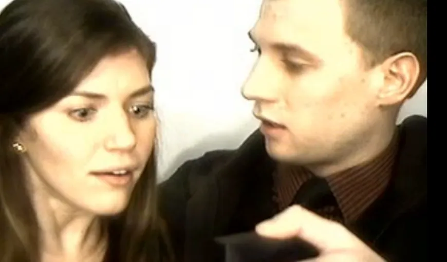 Reacţia de MILIOANE a unei tinere atunci când a fost cerută în CĂSĂTORIE într-un loc INEDIT VIDEO