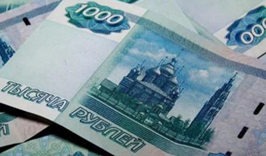 Rubla rusească se PRĂBUŞEŞTE. A atins cel mai scăzut nivel de la criza financiară din 1998