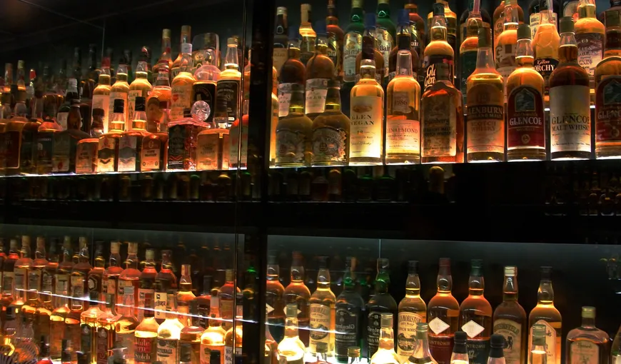 Au spart depozitul şi au furat 15.000 de sticle de whiskey VIDEO