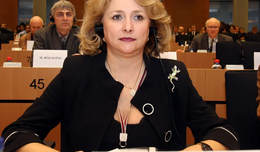 Viorica Dăncilă, avertisment către Monica Macovei: Nu vă mai faceţi ţara de râs în lume
