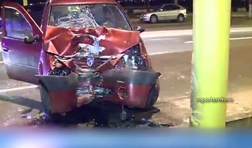 Distracţie terminată la spital: Doi tineri au intrat cu maşina într-un stâlp de beton, în Mamaia VIDEO