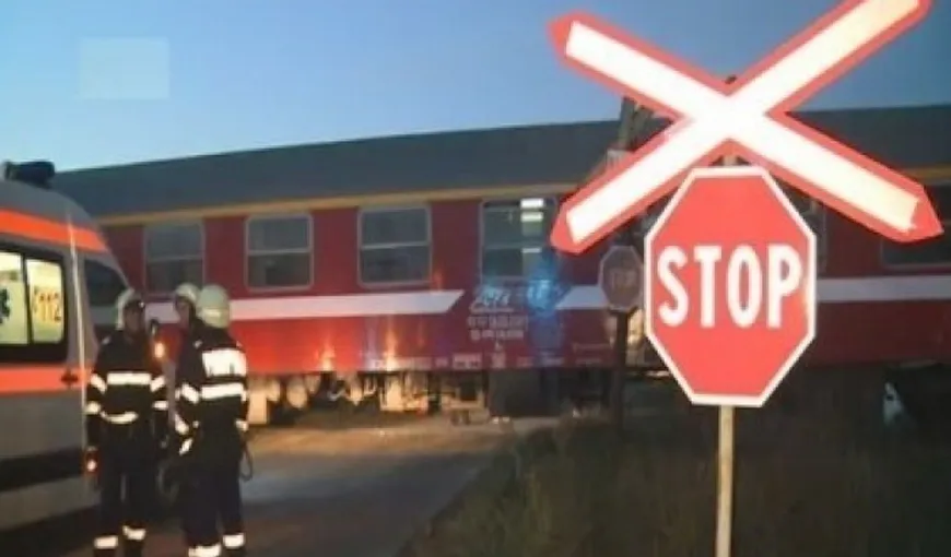 ACCIDENT FEROVIAR: Un tren a lovit un microbuz în care se afla şi o gravidă