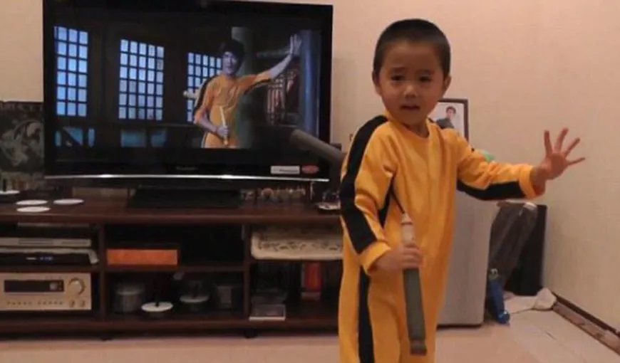 Calităţi incredibile. Un copil de 4 ani îl imită pe Bruce Lee la perfecţie VIDEO