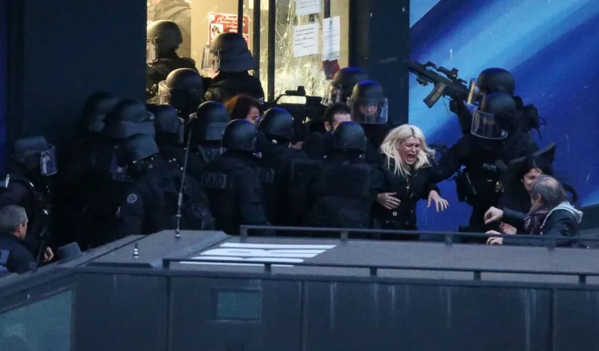 ATENTATE FRANŢA. Cei patru ostatici de la magazinul din Paris, UCIŞI înainte de asaltul poliţiei