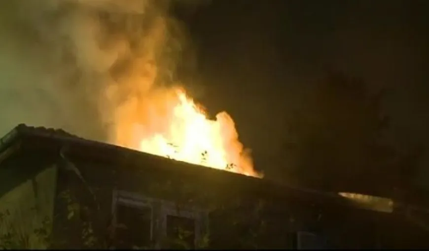 Incendiu puternic la un restaurant din Iaşi. Angajaţii au fost evacuaţi de urgenţă