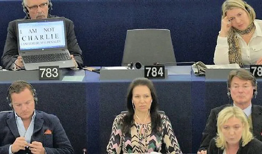 Provocarea ŞOCANTĂ a unui eurodeputat polonez: Eu NU SUNT CHARLIE. Sunt pentru PEDEAPSA cu MOARTEA