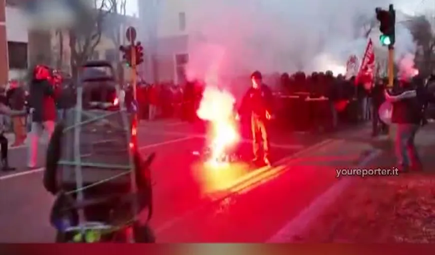 Lupte de stradă în Italia. Manifestanţi antifascişti, atacaţi de extrema dreaptă VIDEO