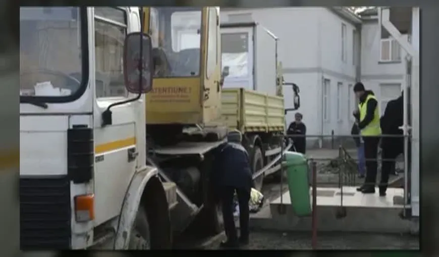 Muncitor strivit între utilaje, în curtea unui liceu din Botoşani VIDEO