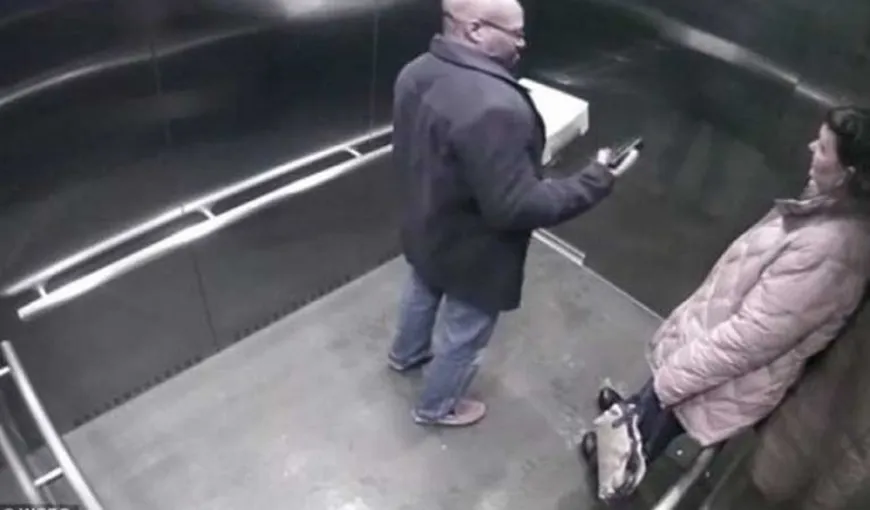 Un POLIŢIST s-a ÎMPUŞCAT SINGUR în lift, din GREŞEALĂ. O cameră de supraveghere a surprins incidentul VIDEO