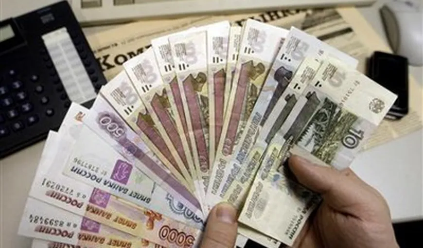 Un fost ministru de Finanţe prezice: Rubla îşi va reveni abia peste ZECE ANI