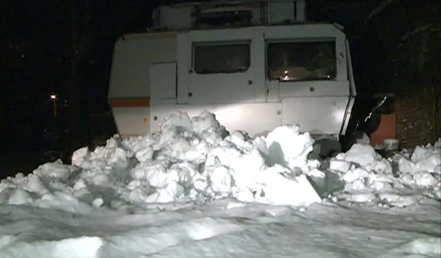 DRAMATIC: O familie trăieşte într-o rulotă la minus 15 grade Celsius VIDEO