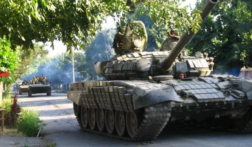 Poroşenko observă că sunt 9.000 de soldaţi ruşi în Ucraina, iar NATO, că a crescut numărul de tancuri ruseşti